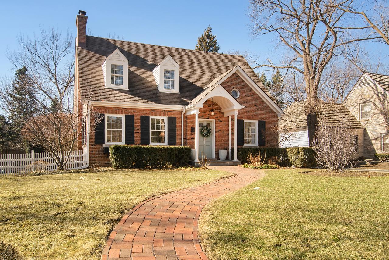 612 Sycamore Rd., Barrington, IL 60010