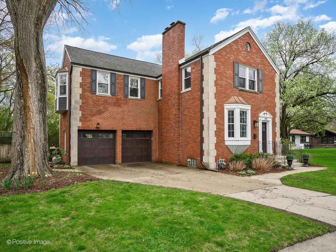 305 Maplewood Rd., Riverside, IL 60546