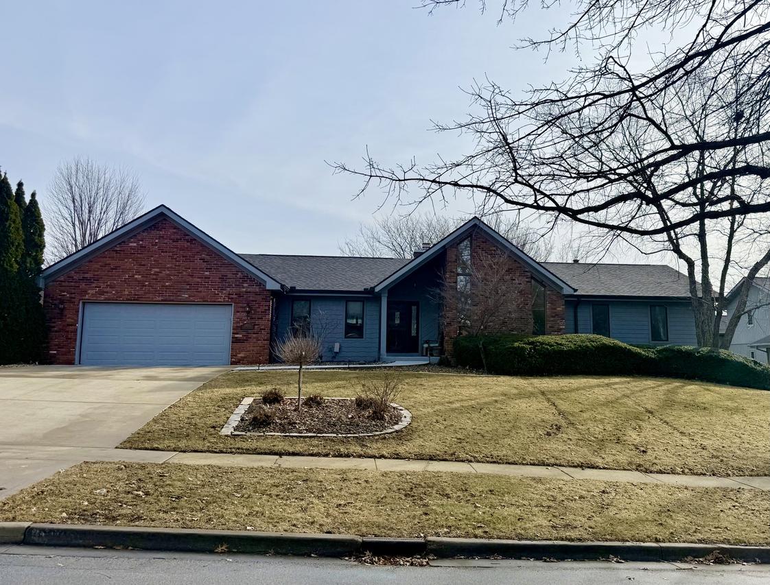 1903 Oakwood Ave., Bloomington, IL 61704