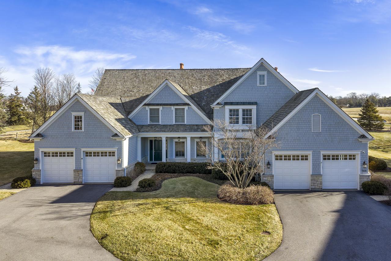 563 Greenway Dr., Lake Forest, IL 60045