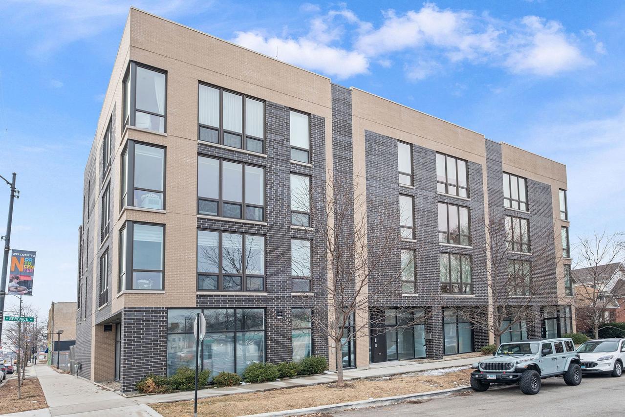 2403 W Berenice Ave. #201, Chicago, IL 60618