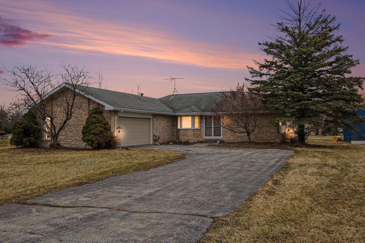 24541 S Wildwood Tr., Crete, IL 60417