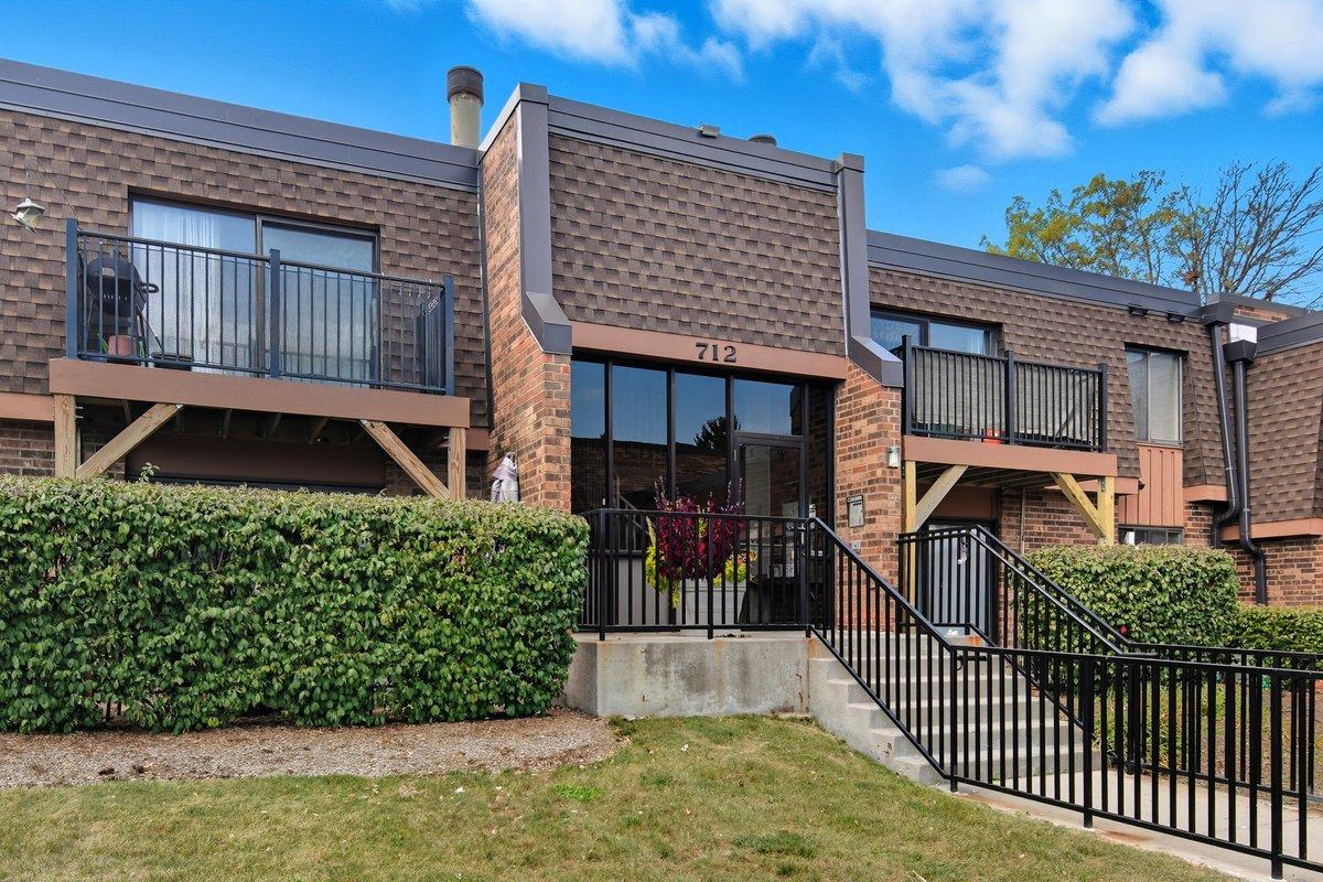 712 Tipperary Ct. #1C, Schaumburg, IL 60193