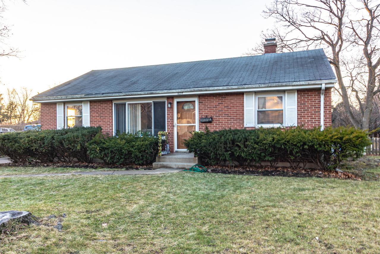 1054 Broadmoor Pl., Deerfield, IL 60015