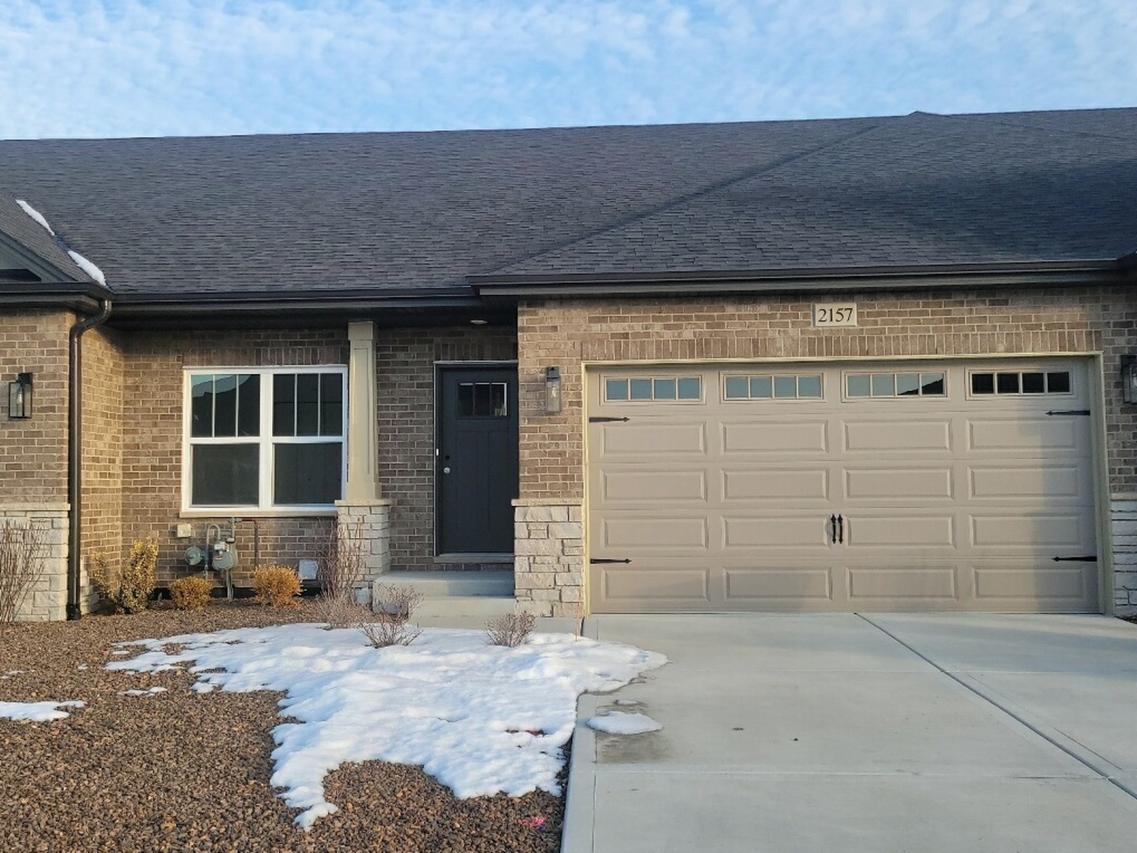 2157 Sky Harbor Dr., New Lenox, IL 60451