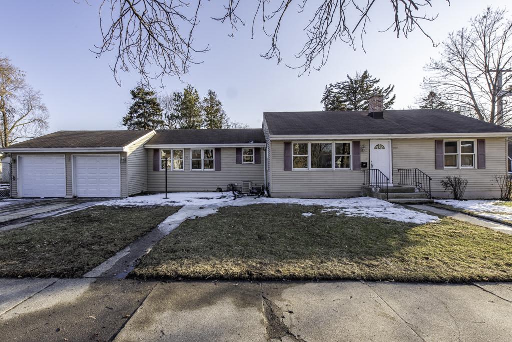 821 12th St., North Chicago, IL 60064