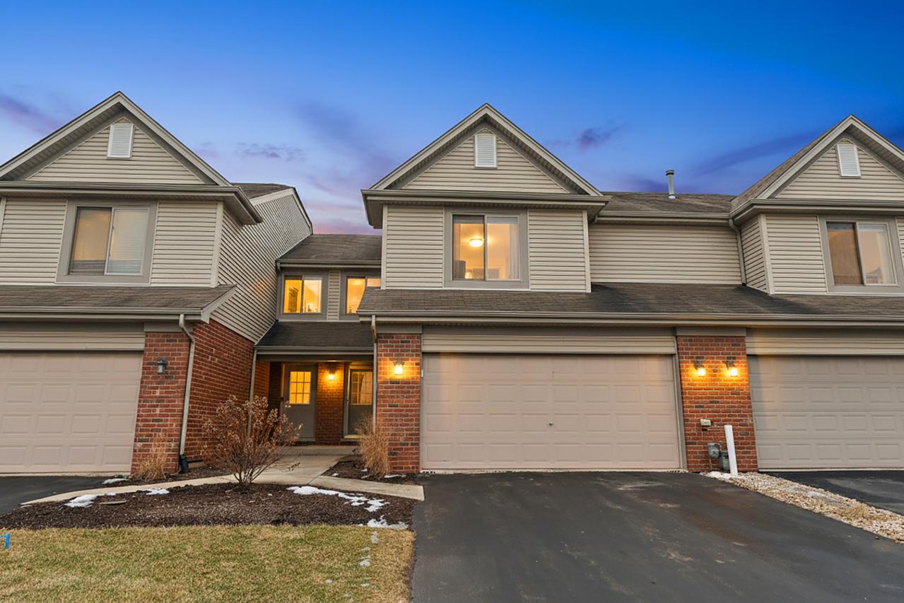 8237 Pecan Pl., Frankfort, IL 60423