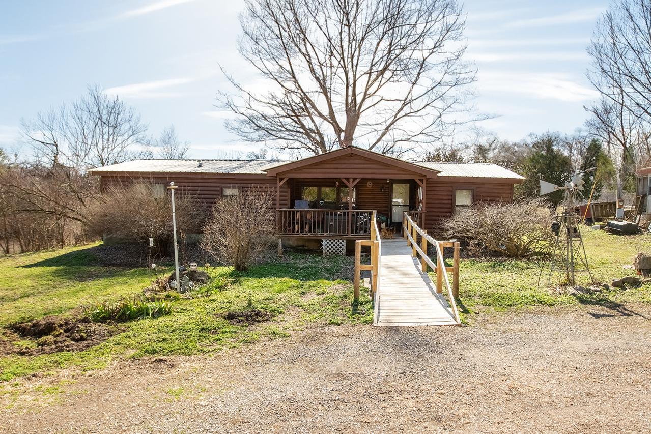 9466 Hickory Ridge Rd., Murphysboro, IL 62966