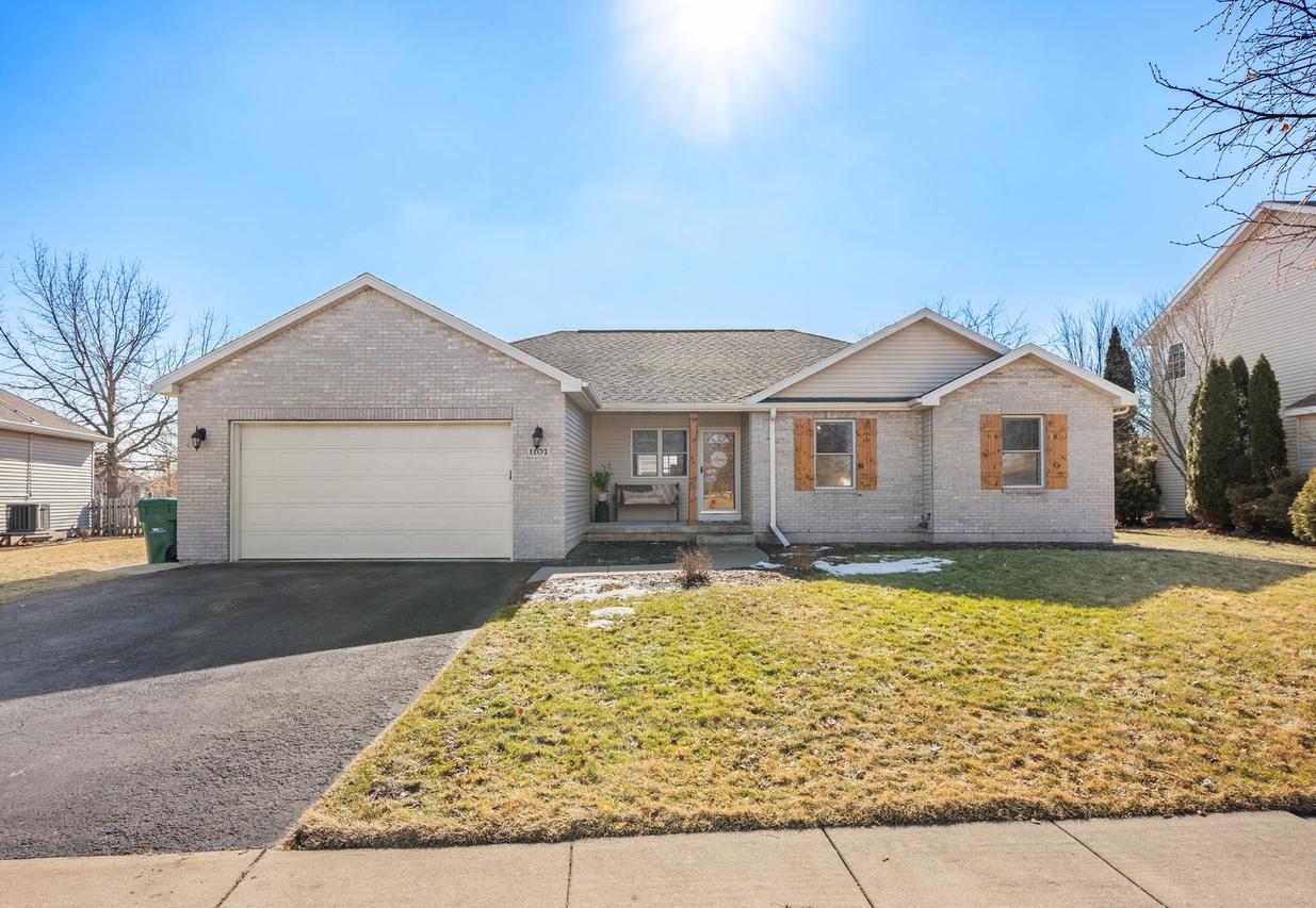 1102 Oxford Cir., Sycamore, IL 60178