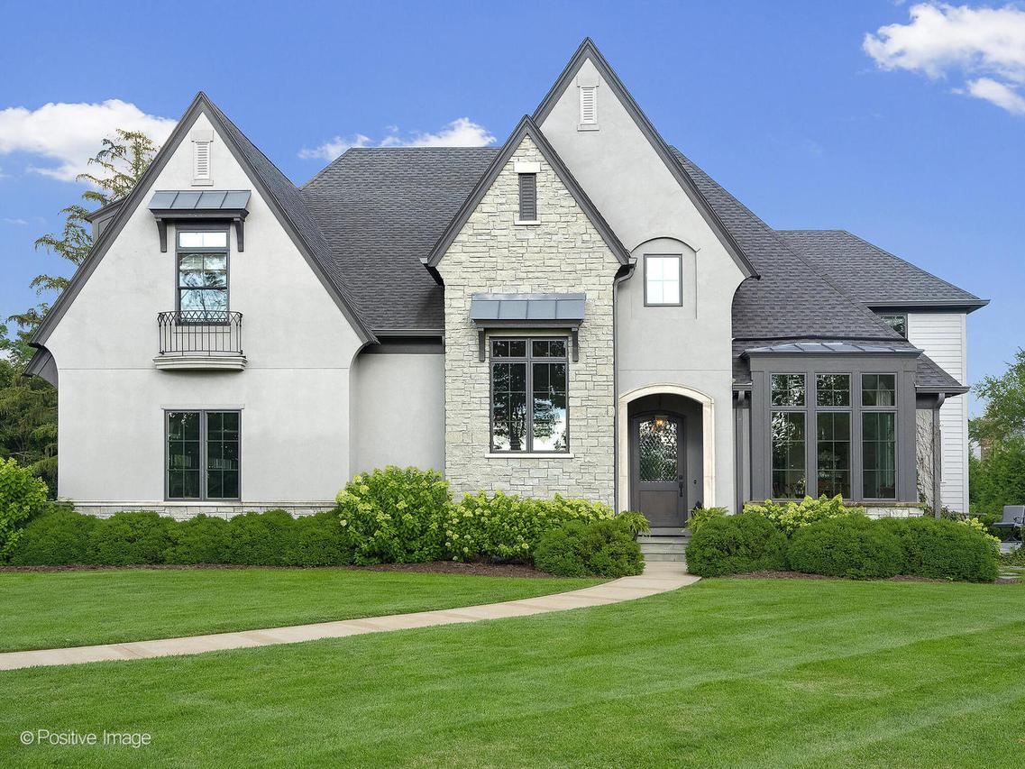 1561 Hawthorne Ln., Wheaton, IL 60189