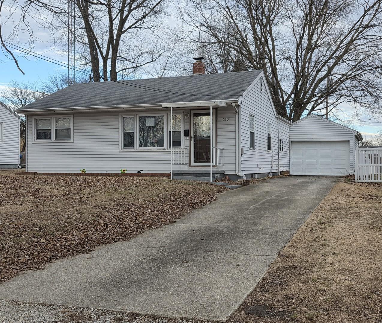 610 Cherry St., Pana, IL 62557