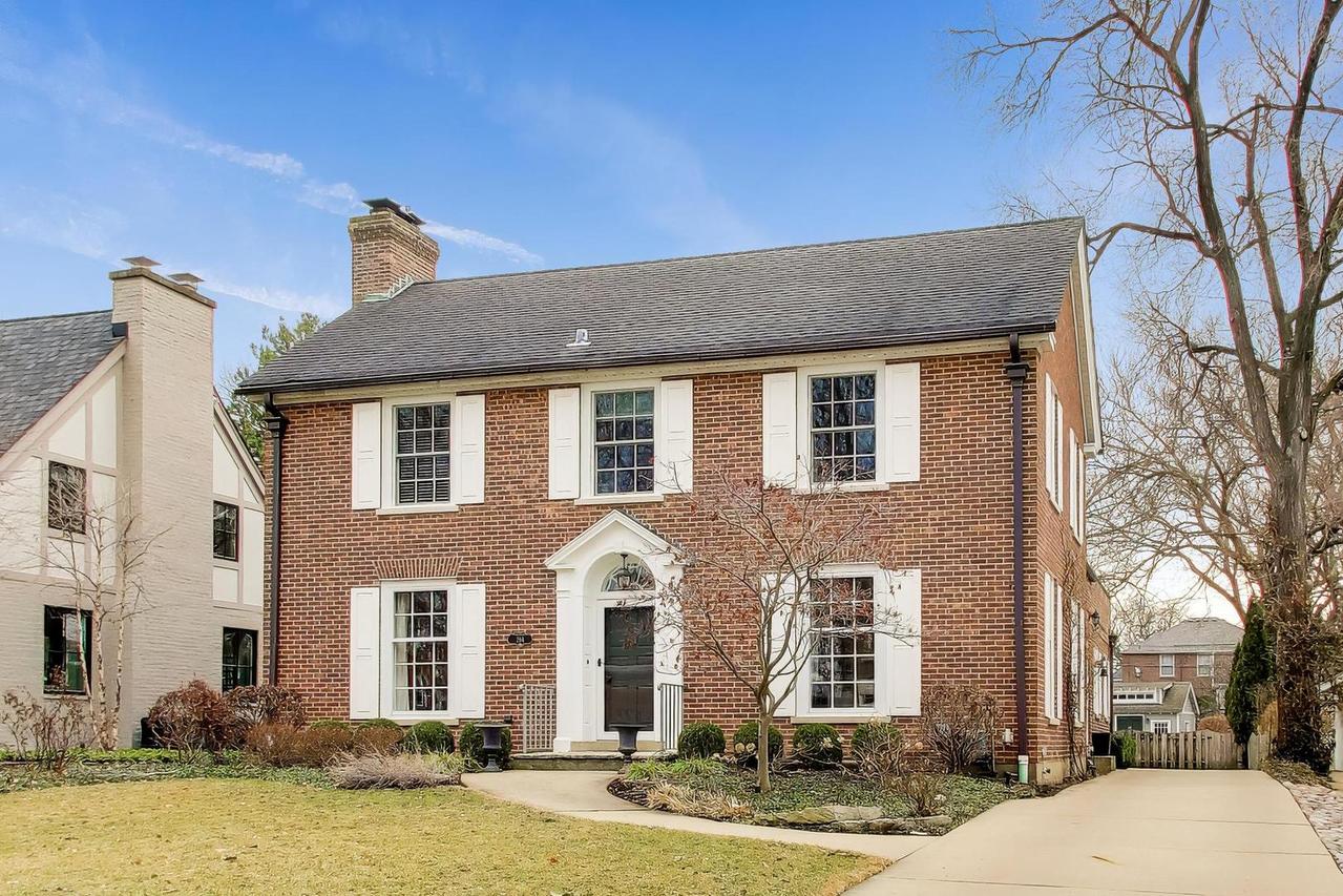 266 W Claremont St., Elmhurst, IL 60126