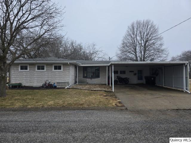 710 Country Ln., Carthage, IL