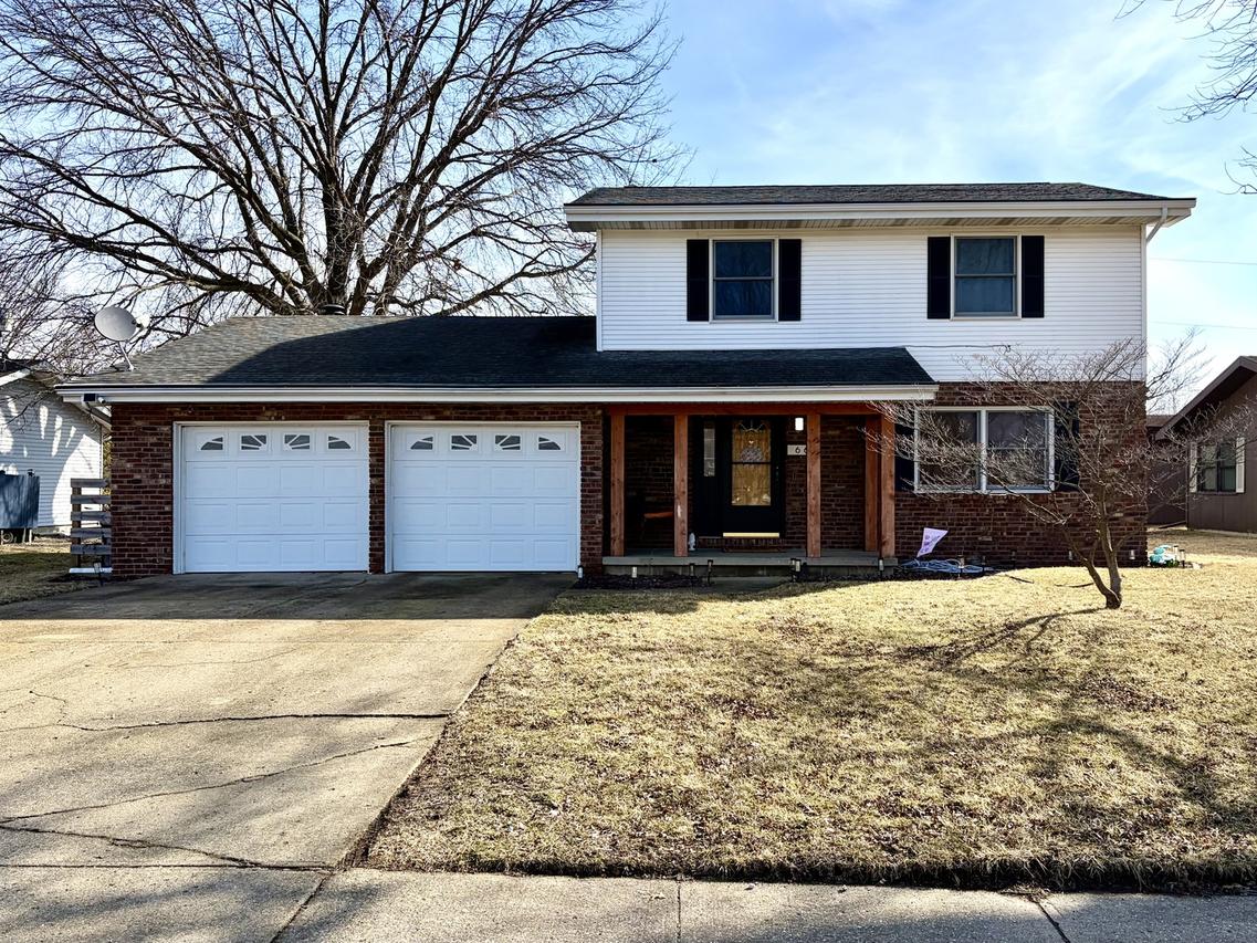 66 Holiday Dr., Clinton, IL 61727