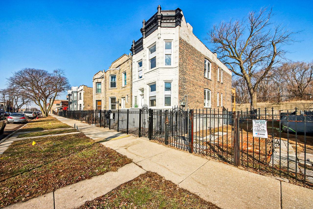 3918 W Fillmore St., Chicago, IL 60624