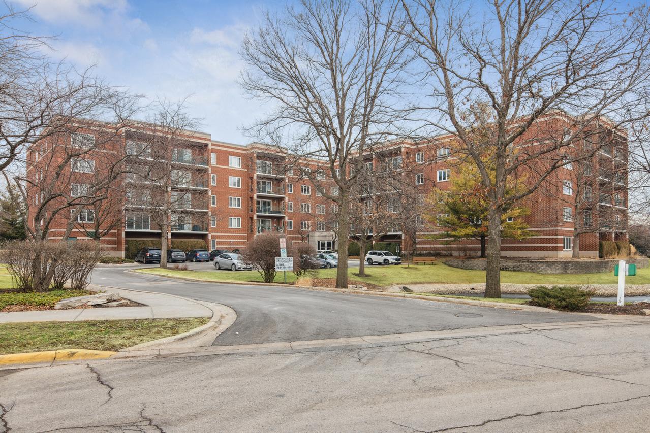 5225 N Riversedge Ter. #201, Chicago, IL 60630