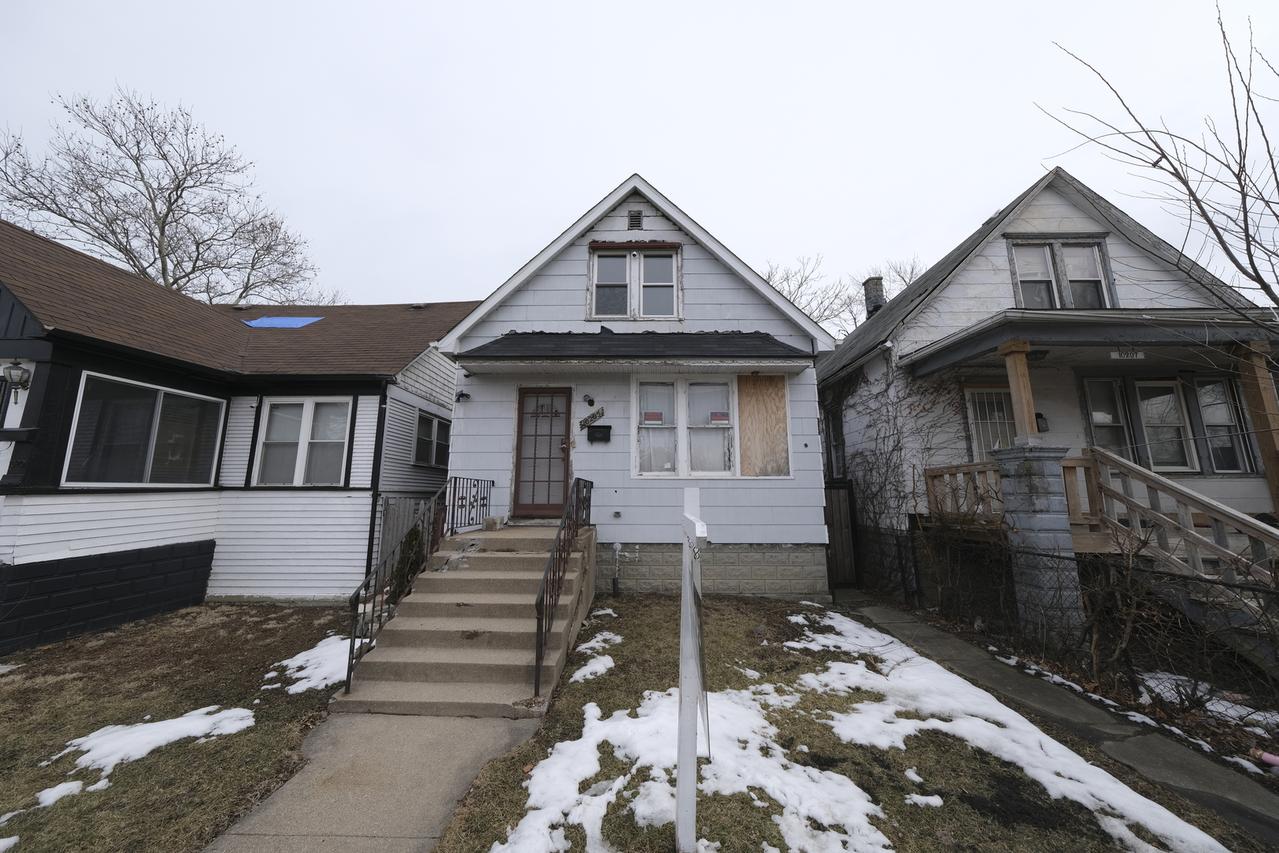 10205 S Perry Ave., Chicago, IL 60628