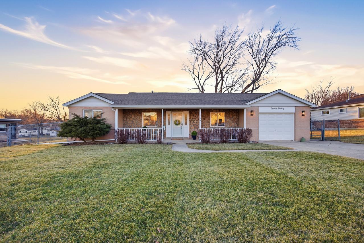 1120 N Bluebonnet Ln., Hoffman Estates, IL 60169