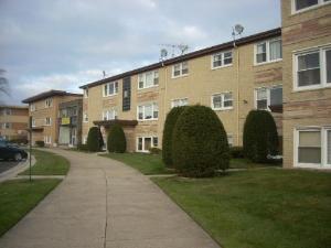 51 W Conti Pkwy. #2B, Elmwood Park, IL 60707