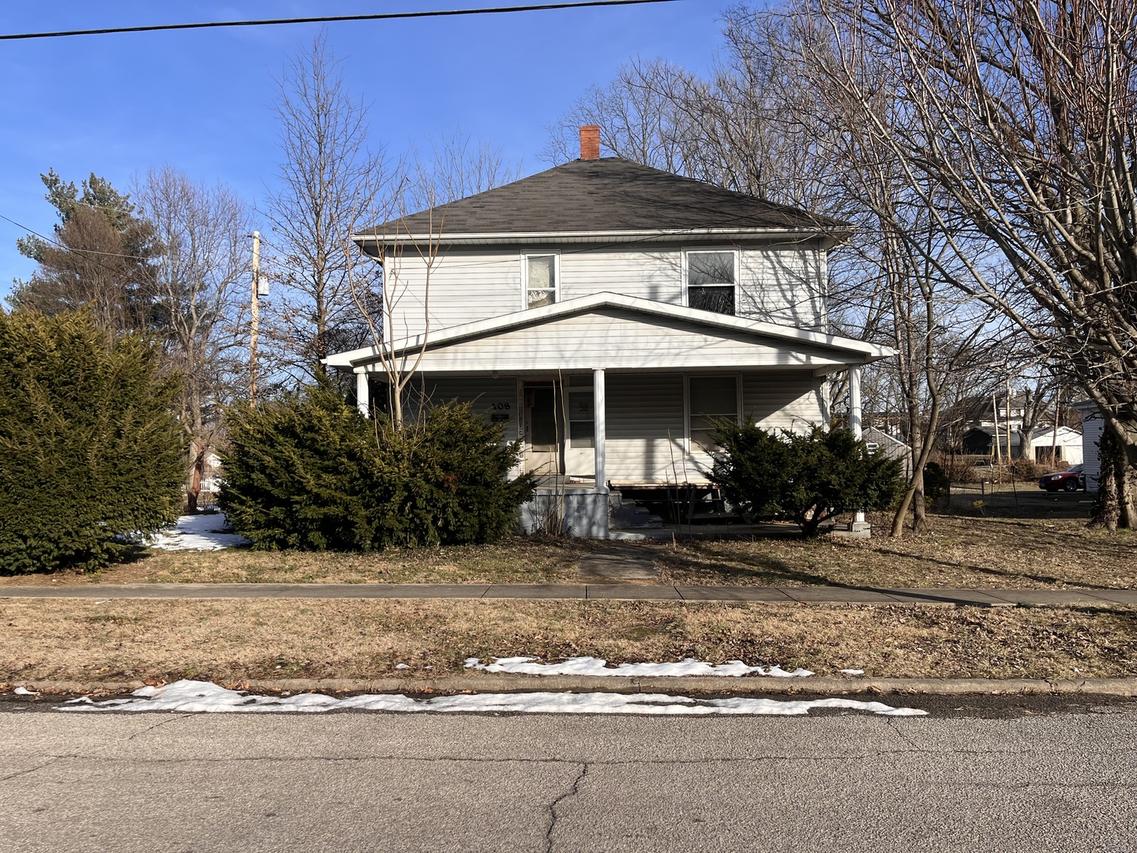 108 NW 2nd St., Fairfield, IL 62837