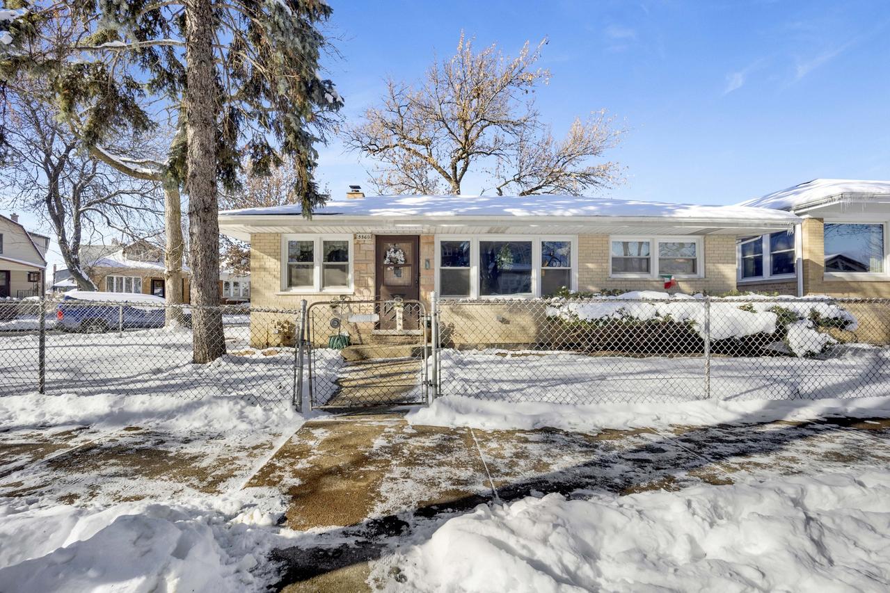 5360 N Lynch Ave., Chicago, IL 60630