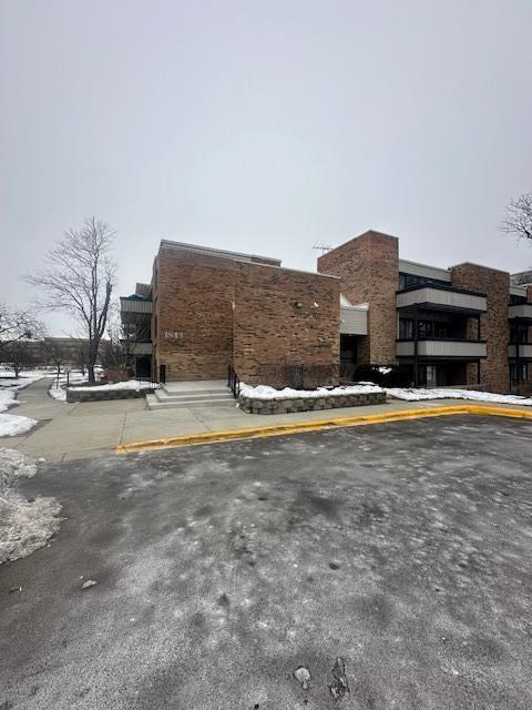 1813 Hemlock Pl. #311, Schaumburg, IL 60173