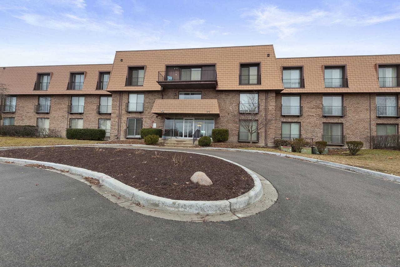 4050 Dundee Rd. #105, Northbrook, IL 60062