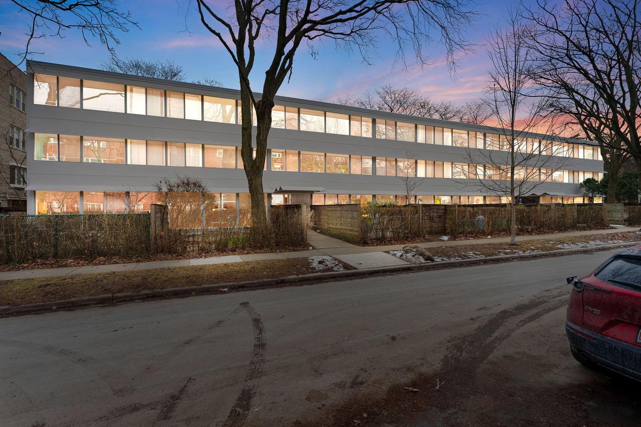 300 N Maple Ave., Oak Park, IL 60302