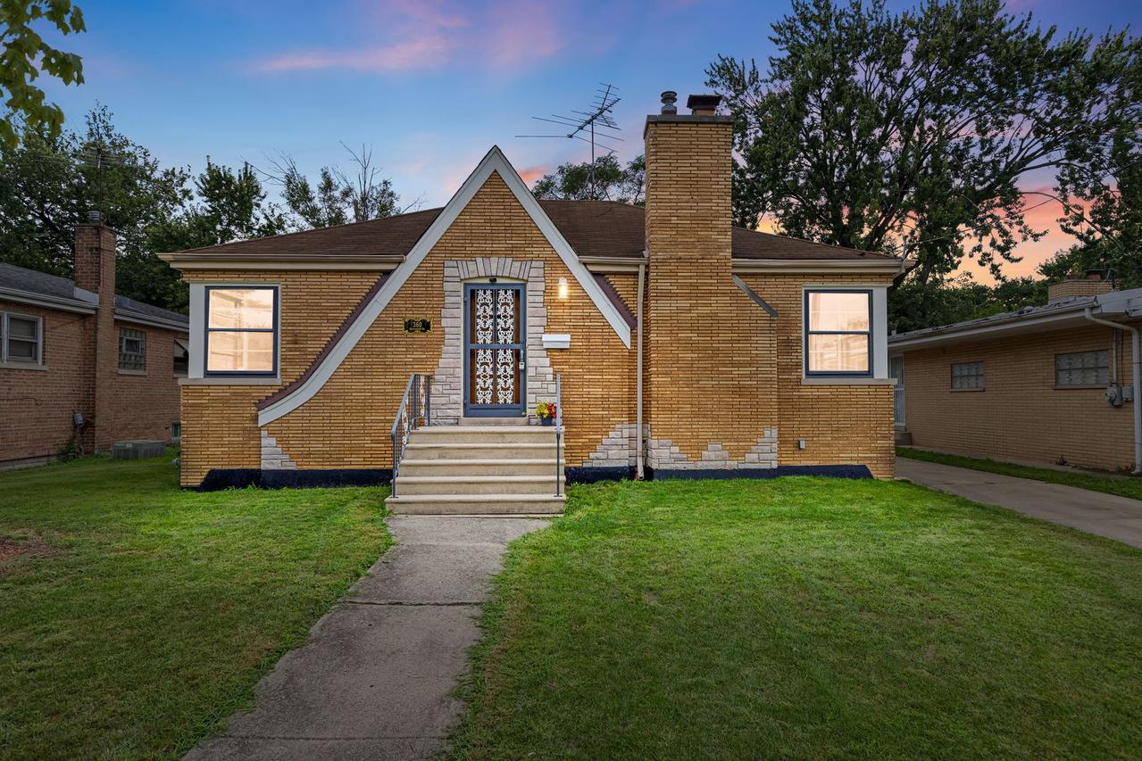 360 Streamside Dr., Harvey, IL 60426