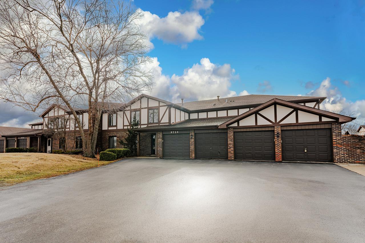 9724 W Creek Rd. #B2, Palos Park, IL 60464