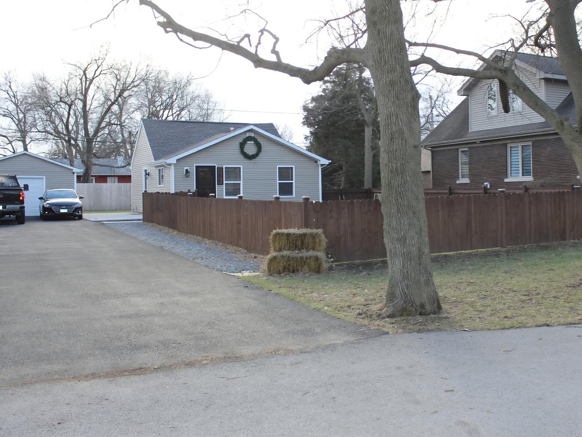 304 Dell Park Ave., Lockport, IL 60441