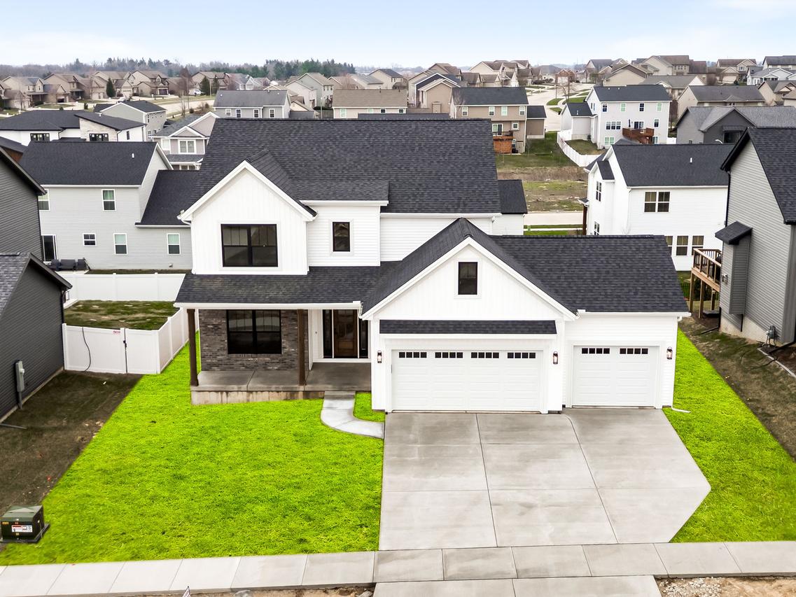 5211 Castlebar Dr., Bloomington, IL 61705