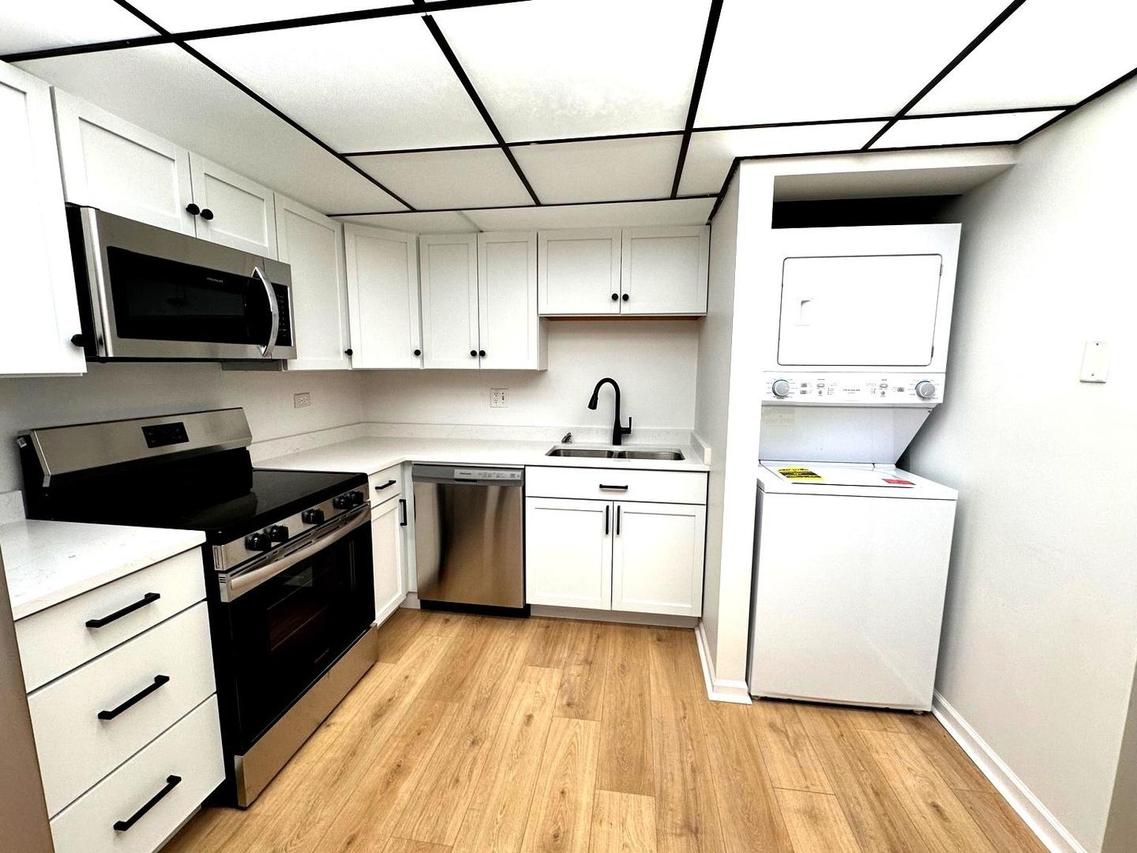 124 Klein Creek Ct. #D, Carol Stream, IL 60188