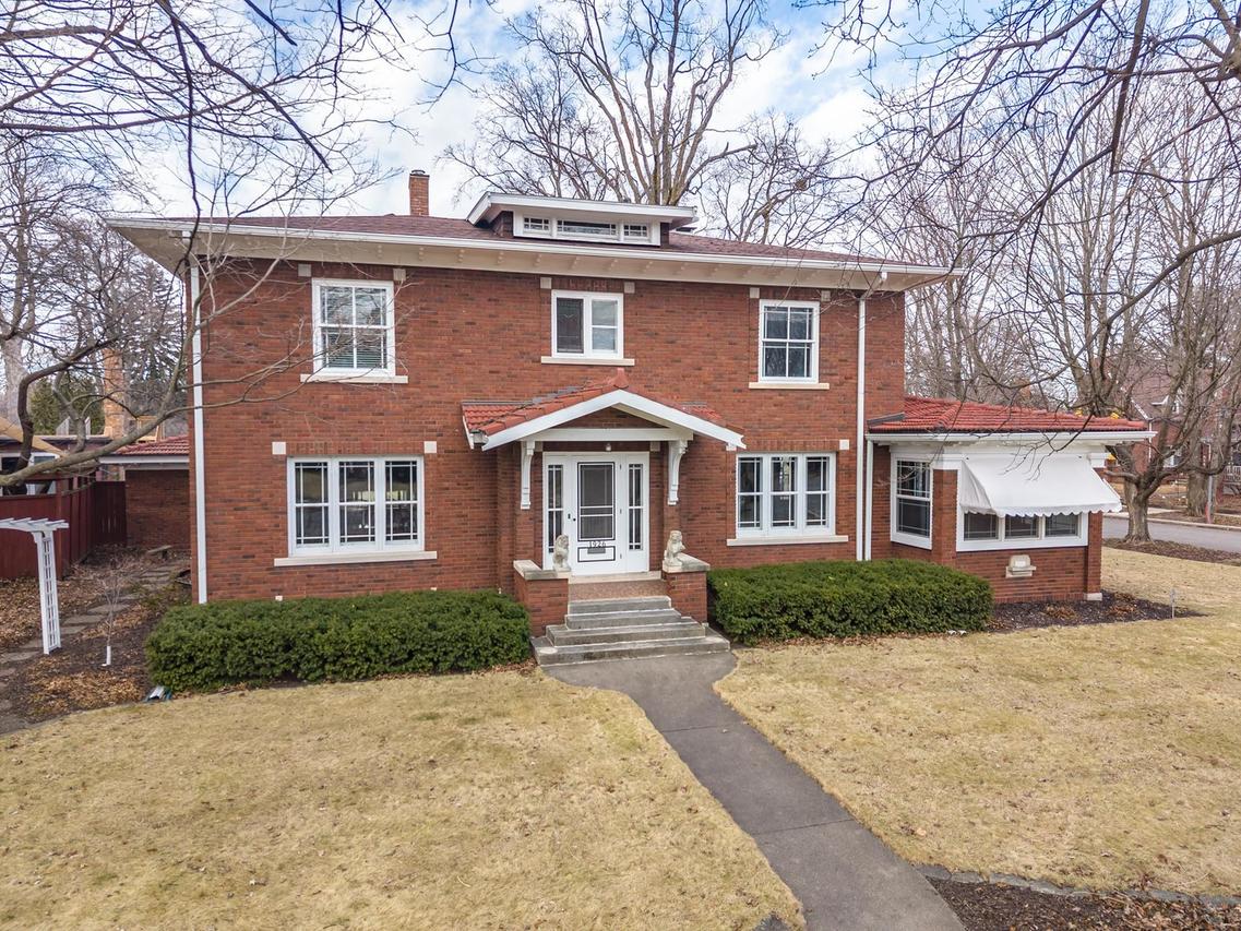 1926 E Oakland Ave., Bloomington, IL 61701