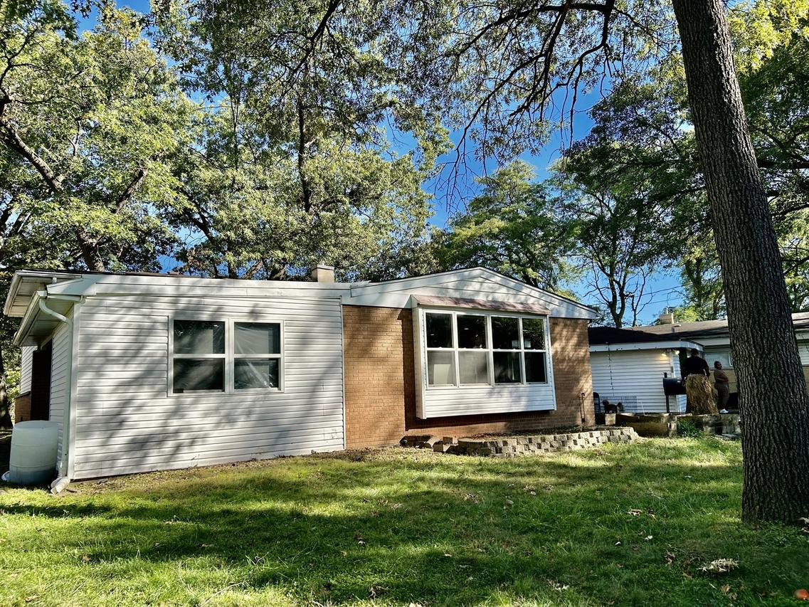 17308 Forestway Dr., East Hazel Crest, IL 60429