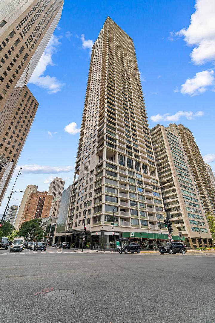1000 N Lake Shore Plz. #49A, Chicago, IL 60611