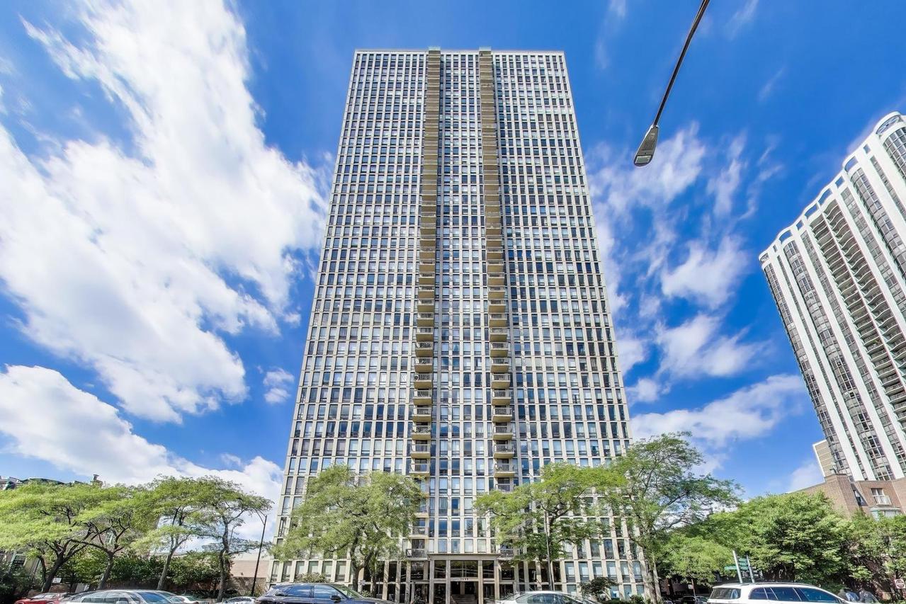 1660 N La Salle Dr. #2502, Chicago, IL 60614