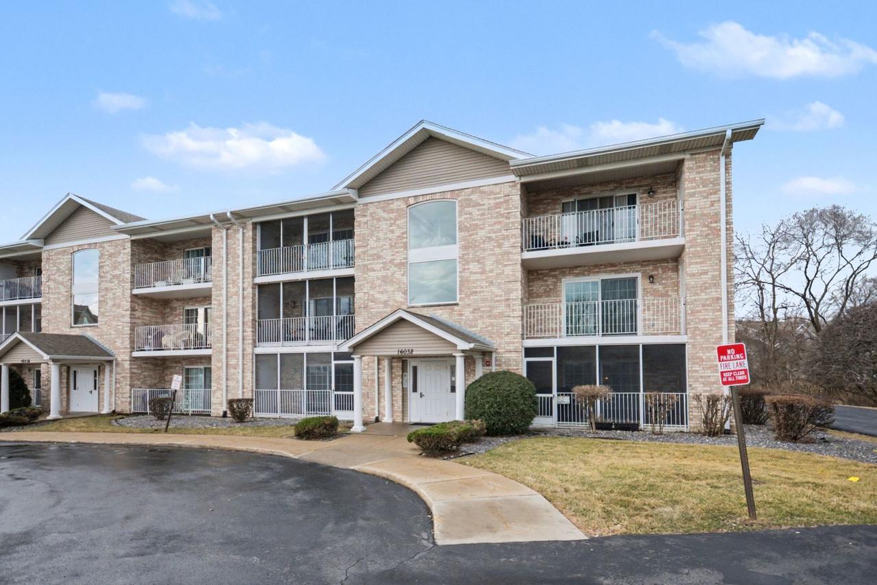 16032 Crystal Creek Dr. #2B, Orland Park, IL 60462