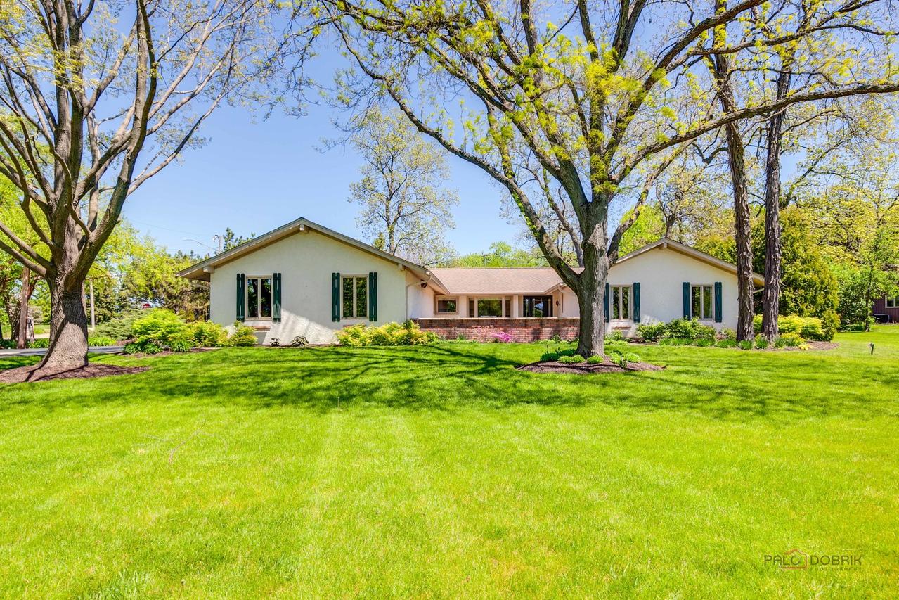 2 Acorn Dr., Hawthorn Woods, IL 60047
