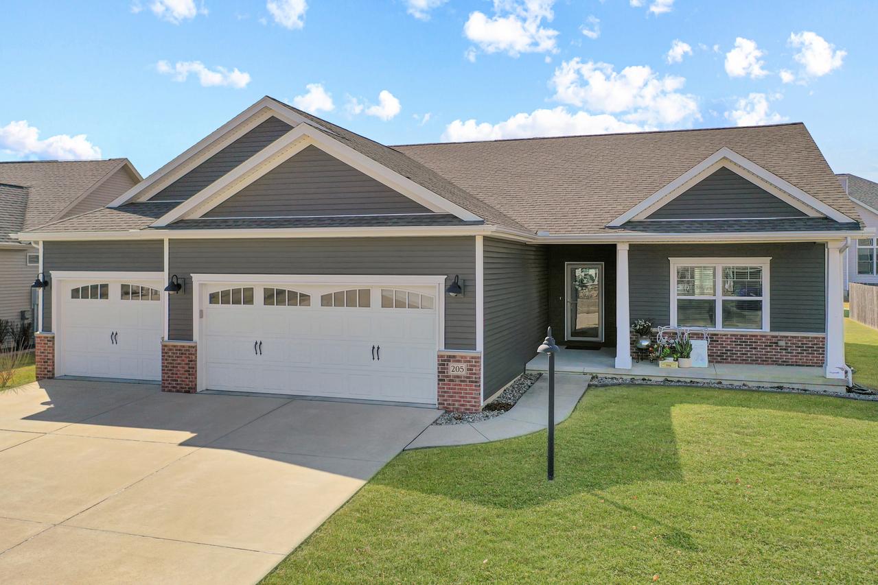 205 Potomac Ave., Savoy, IL 61874