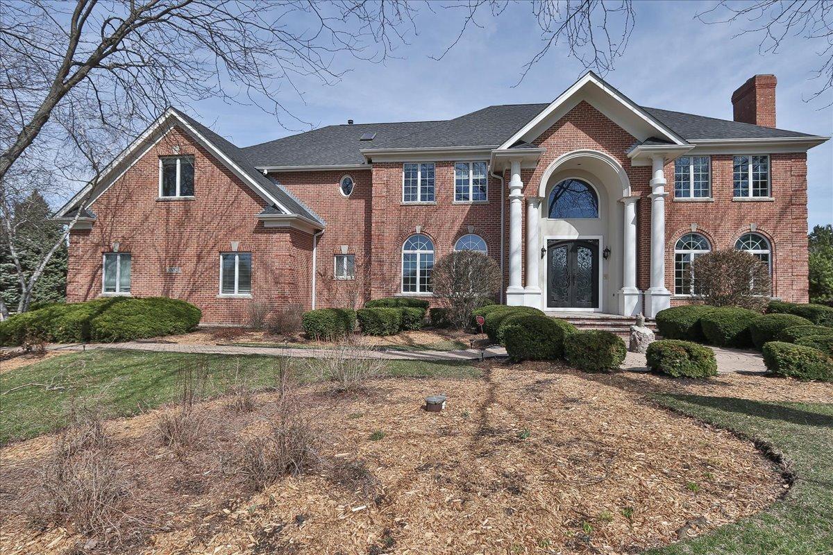 5N523 E Lakeview Cir., St. Charles, IL 60175