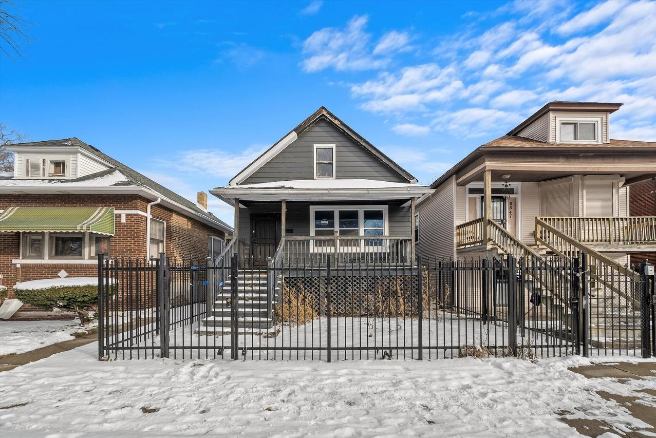 8545 S Saginaw Ave., Chicago, IL 60617