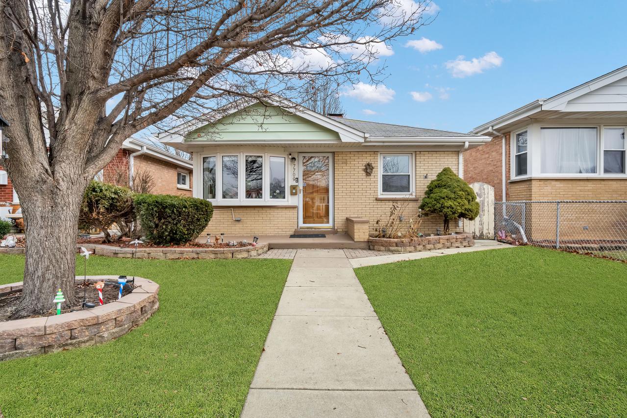 7709 Neenah Ave., Burbank, IL 60459