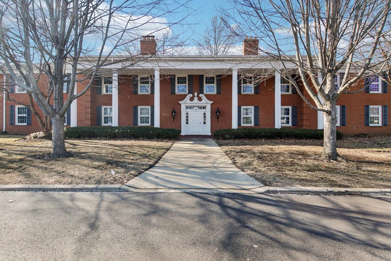 530 Devonshire Ln. #13, Crystal Lake, IL 60014