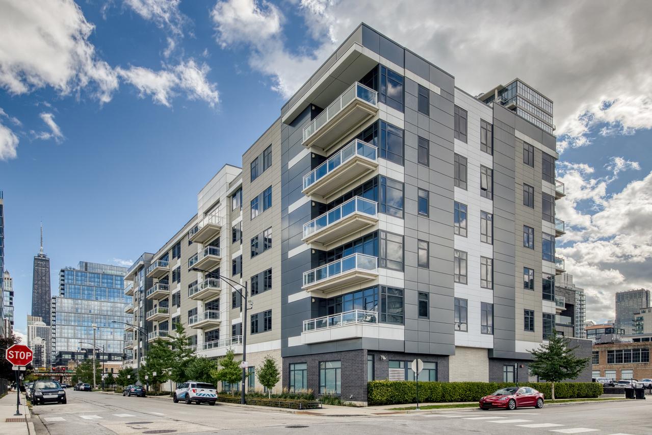 367 W Locust St. #507, Chicago, IL 60610