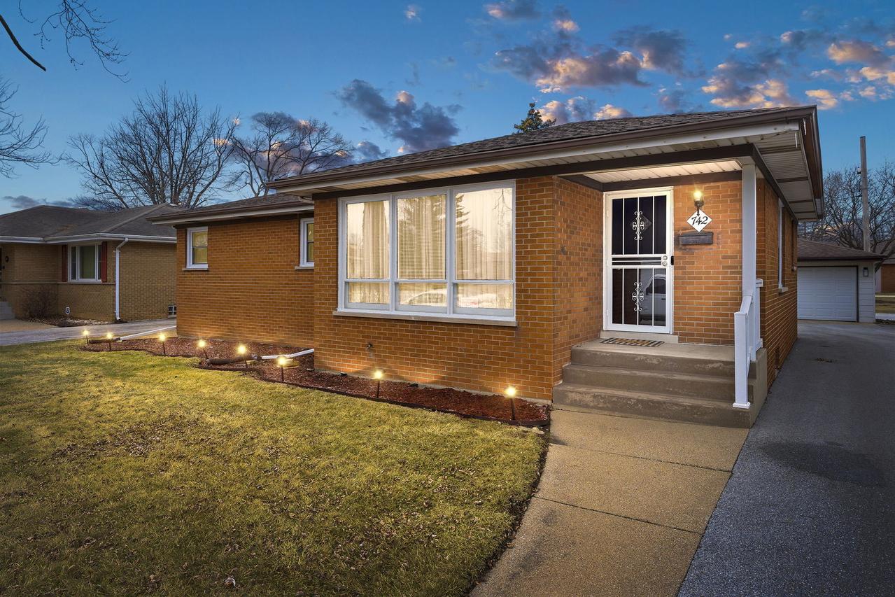 742 E 164th Pl., South Holland, IL 60473