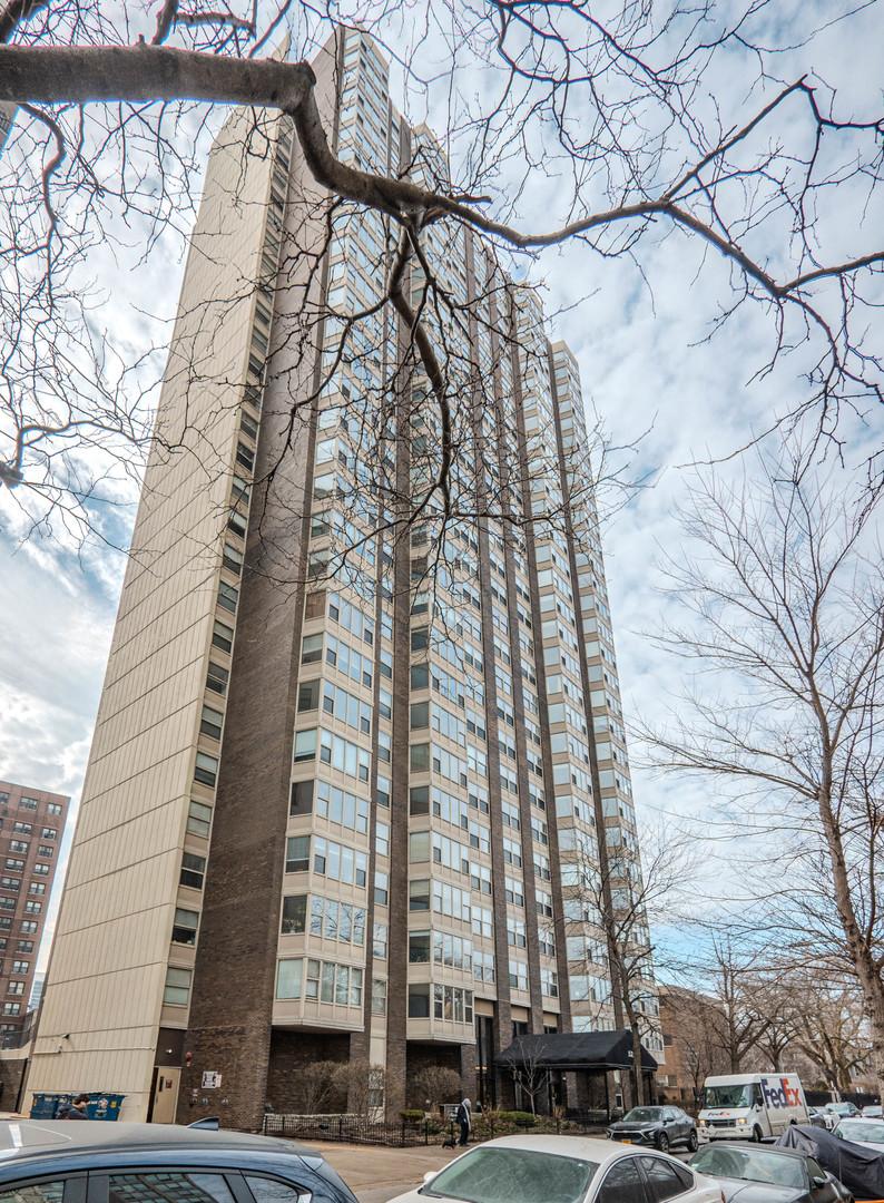 525 W Hawthorne Pl. #101, Chicago, IL 60657