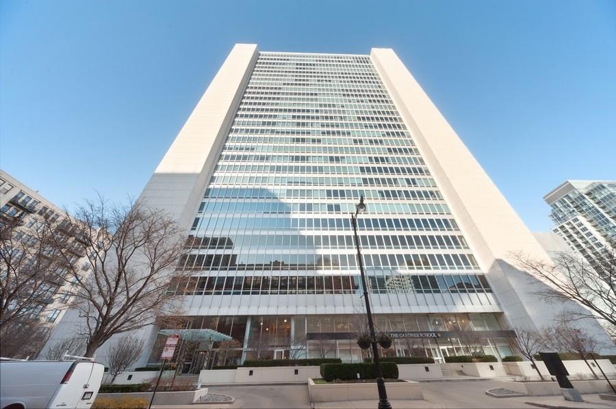 500 W Superior St. #2704, Chicago, IL 60654