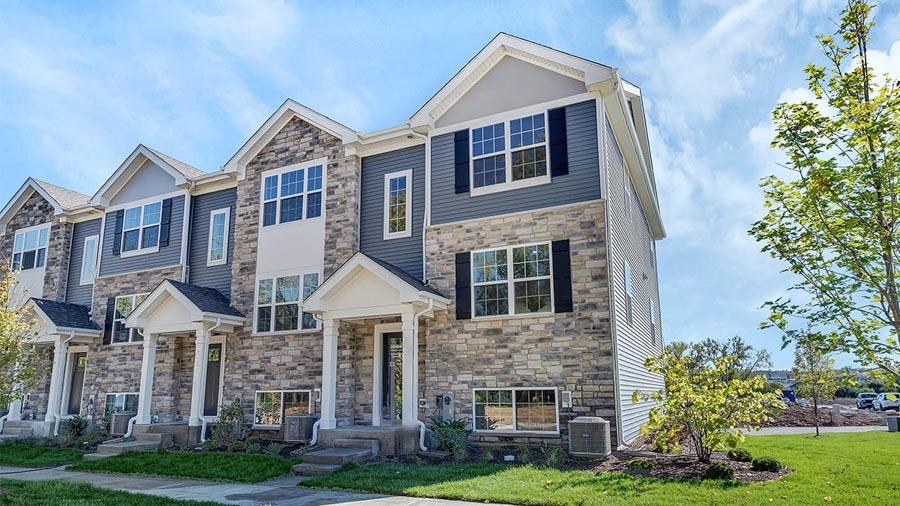 1336 Foxglove Dr., Bartlett, IL 60103