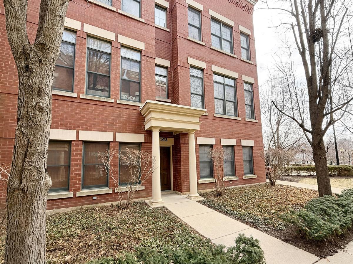 162 Festival Ct., Elgin, IL 60120